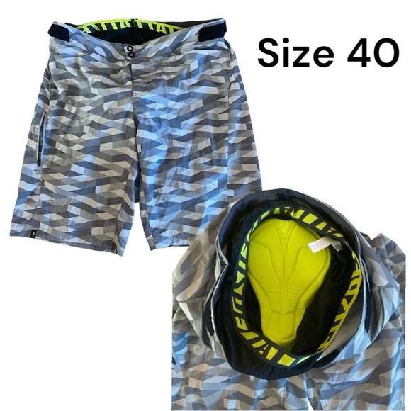 Enduro Sport Shorts Padded Grey Geometric Men Size 40 Bikercore Sportswear - Picture 3 of 11